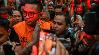 Foto Bupati Klaten Hamenang Wajar Ismoyo Ditahan KPK