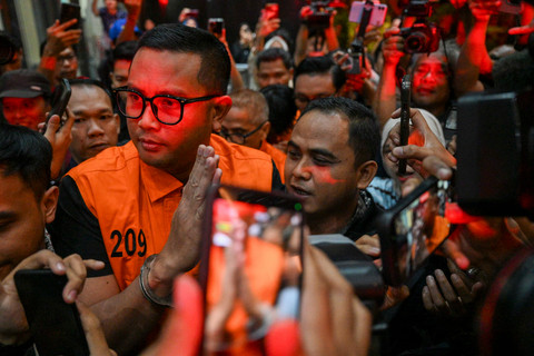 Foto Bupati Klaten Hamenang Wajar Ismoyo Ditahan KPK