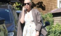 Gaya Minimalis Lady Gaga sebagai Ibu Baru: Inspirasi dari Era 90-an