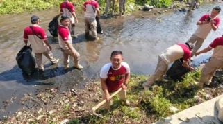 Gerindra Kota Kediri Gelar Aksi Bersih Sungai Kaliombo Bertepatan dengan Ultah Prabowo