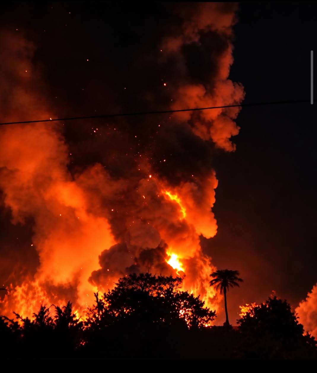 Gudang Plastik di Pagaralam Terbakar Semalaman, Penyebab Kebakaran Masih Diselidiki