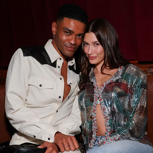 Hailey Bieber Tampil Chic dengan Jaket Chanel Iridesen dan Jeans Biru Pudar