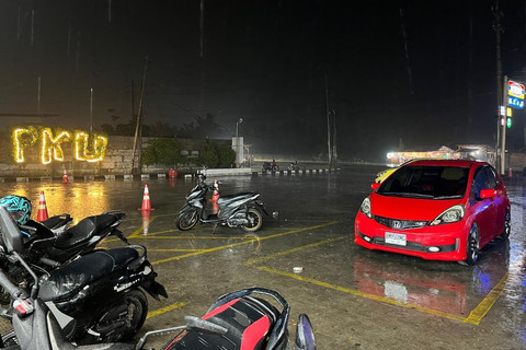 Hujan Deras Guyur Pekanbaru, Warga Harap Asap Karhutla Hilang
