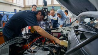 Hyundai Bekali Guru SMK dengan Pelatihan Teknologi Otomotif Modern