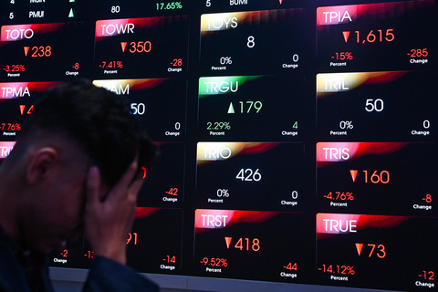 IHSG Dibuka Turun 0,44 Persen ke Level 5.917, Rupiah Melemah di Rp 17.900 per Dolar AS