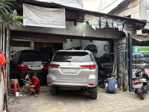Imam GarageLotus Car: Bengkel Interior Mobil Terpercaya dengan 100 Mobil per Bulan