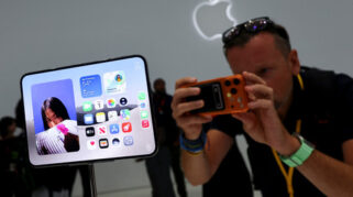 iPhone Duo Ludes Dipesan saat Pra-Pesan Global, tapi Unitnya Baru Ada di 2027