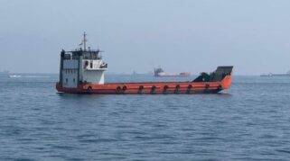 Iran Klaim Dua Supertanker Minyak Meledak di Selat Hormuz Usai Hantam Ranjau Laut