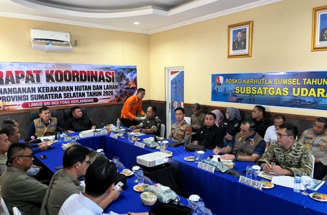 Jarak Pandang Palembang Membaik, Herman Deru dan Kepala BNPB Lanjutkan Teknologi Dry Ice untuk Atasi Kabut Asap