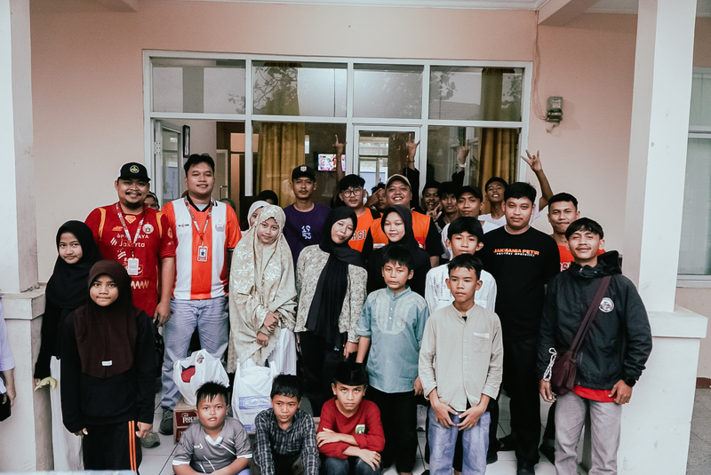 Jelang Persita Vs Persija, The Jakmania dan Laskar Benteng Viola Gelar Aksi Sosial
