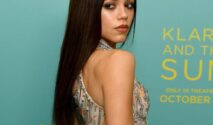 Jenna Ortega Tampil Memukau di Premiere Klara and the Sun dengan Gaun Warna-Warni Berstruktur Rangka Baja dan Hiasan