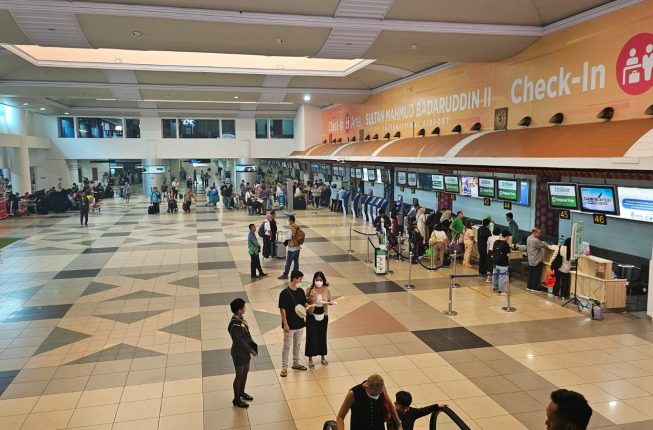 Kabut Asap Ganggu Penerbangan di Bandara SMB II Palembang