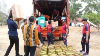Kanwil Kemenkum Babel Salurkan Donasi untuk Warga Terdampak Karhutla di Bangka Selatan