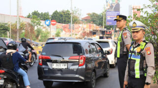 Kapolres dan Kasatlantas Polres Bekasi Kota Atur Lalin di Jatikarya