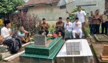 Kapolri Suyudi Ario Seto Berziarah ke Makam Kakek dan Nenek di Rangkasbitung
