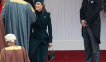 Kate Middleton Lakukan Curtsy Paling Anggun saat Menyambut Sultan Oman di Windsor