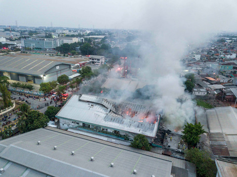 Kebakaran Gudang Sembako di Pulogadung, Jakarta Timur