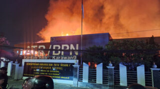 Kebakaran Melanda Gedung ATRBPN Kabupaten Karawang