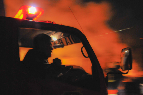 Kebakaran Melanda Permukiman Kramat Pulo Senen, 30 Unit Damkar Dikerahkan