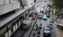 Kendaraan Lain Masih Melintas di Jalur Khusus Transjakarta