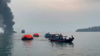 Kisah Nelayan Berjibaku Evakuasi Penumpang KMP Batumandi yang Terbakar