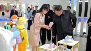 Korea Utara Bantah Rumor Kematian Kim Jong-un dengan Foto Terbaru