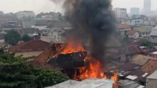 Korsleting Listrik Picu Kebakaran di Pasar 26 Ilir Palembang, Dua Rumah dan Empat Kios Terbakar