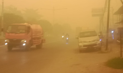 Kualitas Udara Berbahaya Akibat Asap Karhutla di Palangka Raya