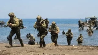 Latihan Gabungan TNI dan ADF di Pantai Banongan Situbondo