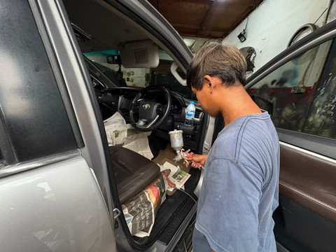 Layanan Cat Ulang Jok Mobil: Alternatif Ekonomis untuk Kulit Retak