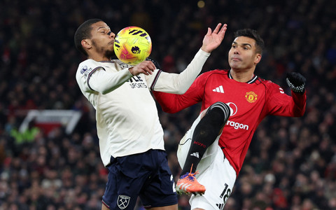 Manchester United Incar Bek Baru dan Berpotensi Lepas Lisandro Martinez