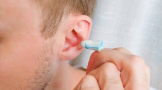 Manfaat Earplug untuk Anak saat Menonton Pertandingan di Stadion