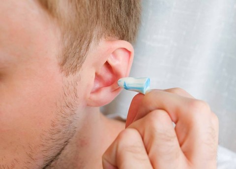 Manfaat Earplug untuk Anak saat Menonton Pertandingan di Stadion