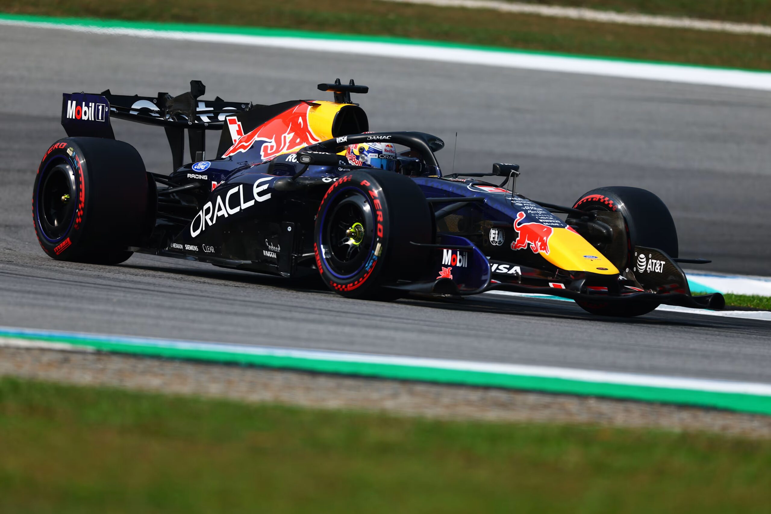 Max Verstappen Raih Posisi Pole di Kualifikasi Formula 1 Bahrain