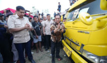 Mendagri Tito Karnavian Lepas 125 Truk Genteng Dukung Program Gentengisasi Presiden Prabowo