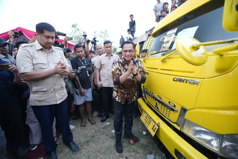 Mendagri Tito Karnavian Lepas 125 Truk Genteng Dukung Program Gentengisasi Presiden Prabowo