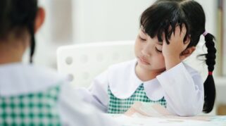 Mengapa Anak Bisa Menjadi Rewel atau Pendiam Sepulang Sekolah?