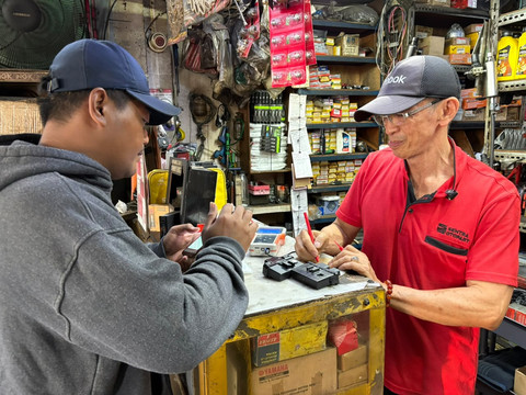 Menggali Pengetahuan Remote Keyless Motor, Richard dari Sentra Otopart Berkunjung ke Vietnam