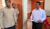 Mentan Amran Sulaiman Skors Tiga Pegawai yang Merokok saat Jam Kerja