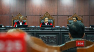 MK Bacakan Putusan Gugatan Status Pendidikan Gibran Malam Ini