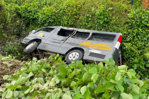 Mobil Tahanan Polisi Tabrakan vs Tronton di Labuhanbatu, Tak Ada Tahanan Kabur