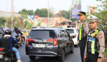 Momen Kapolres dan Kasatlantas Polres Bekasi Kota Atur Lalin di Jatikarya