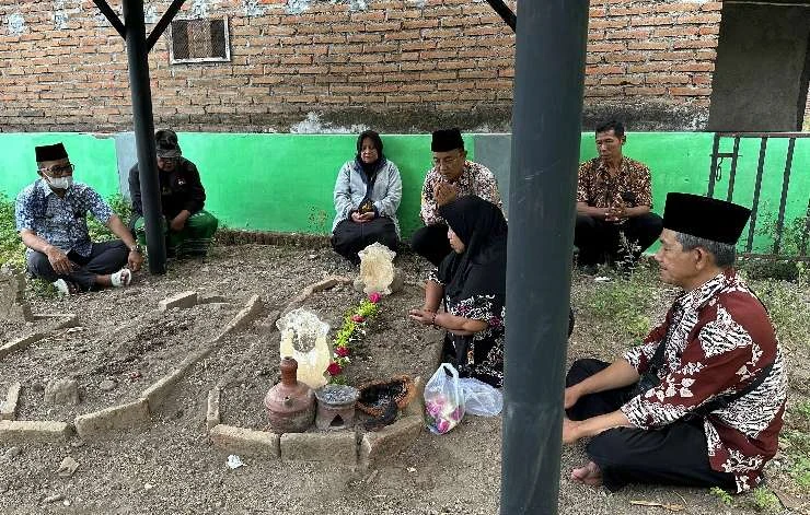 Panitia Gandrung Sewu Ziarah ke Makam Leluhur Seblang Bakungan di Banyuwangi