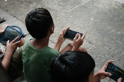 Pemerintah Rencanakan Pembagian HP Gratis dan Target 35.000 Koperasi Desa Merah Putih