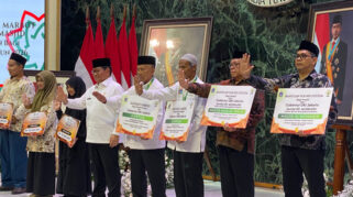 Pemprov DKI Berangkatkan Umrah 48 Orang Marbot dan Juara MTQ
