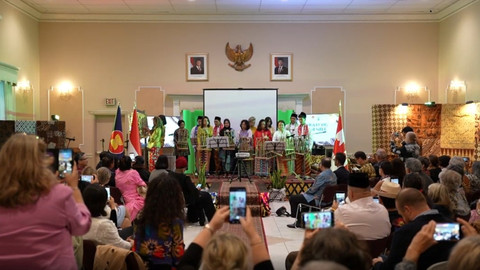 Perayaan Hari Batik Nasional di KBRI Ottawa: Memperkenalkan Warisan Budaya Indonesia di Kanada