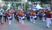 Perdana Tampil di Publik, Drum Band SMA KTB Meriahkan Sosialisasi SPMB di CFD