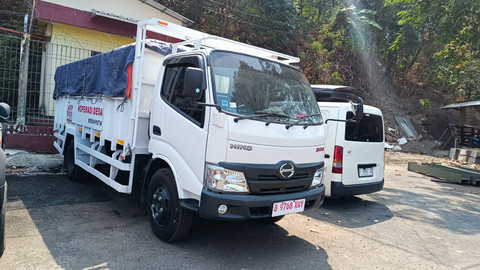 Polisi Tangkap Truk Putih di Sukabumi yang Angkut 100 Jeriken BBM