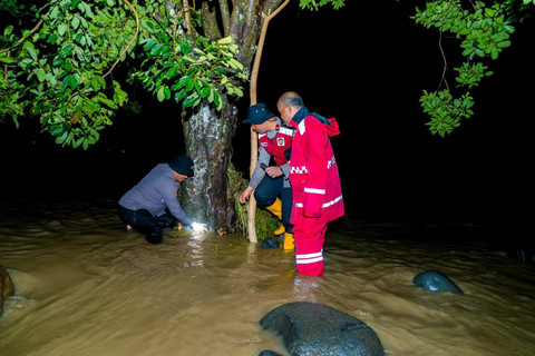 Polri Kerahkan Personel untuk Tangani Banjir di Padang