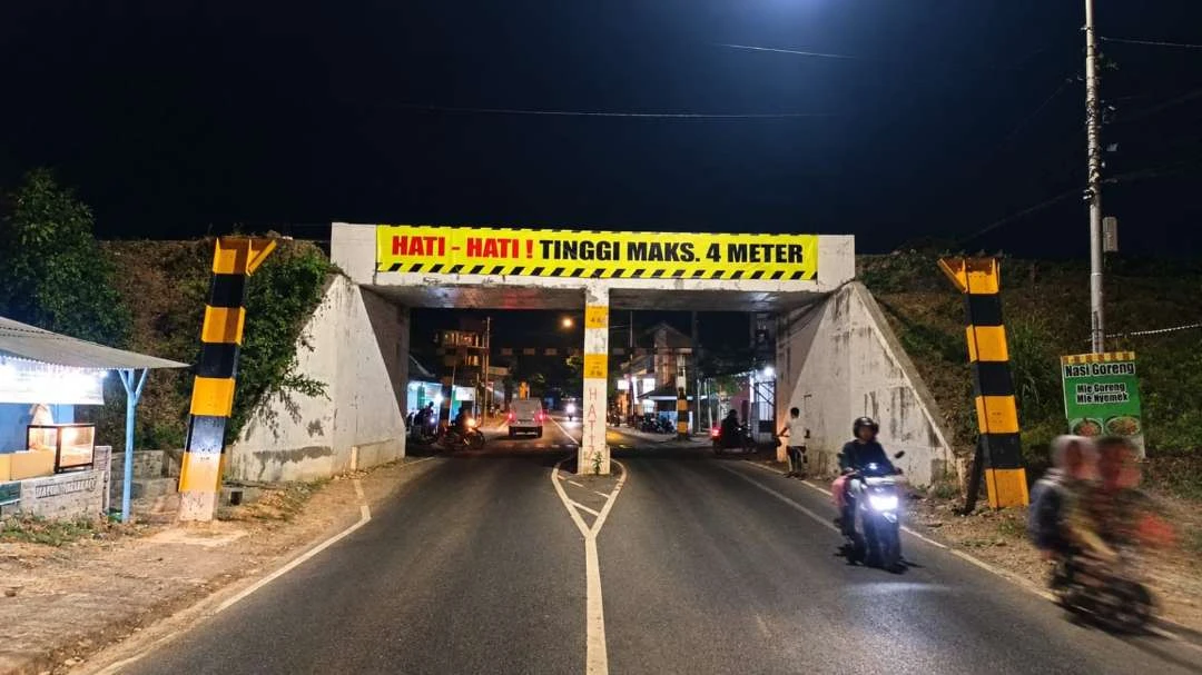 Portal Pembatas Ketinggian di Banyuwangi: Pentingnya Keselamatan Pengguna Jalan dan Kereta Api di Banyuwangi